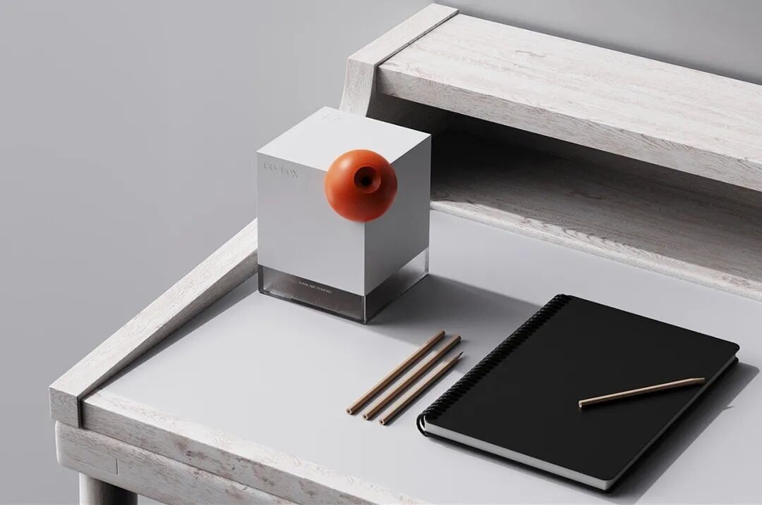 白色立方体文具盒桌面场景