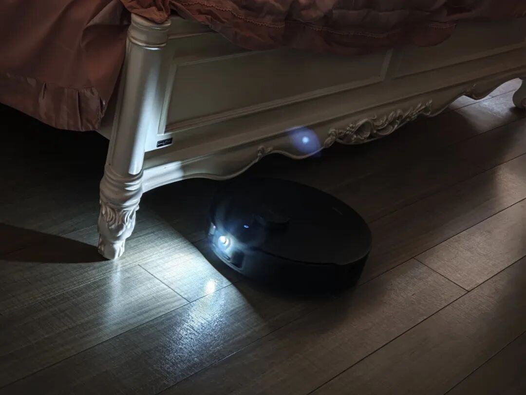 Mova Z60S在床底工作的状态