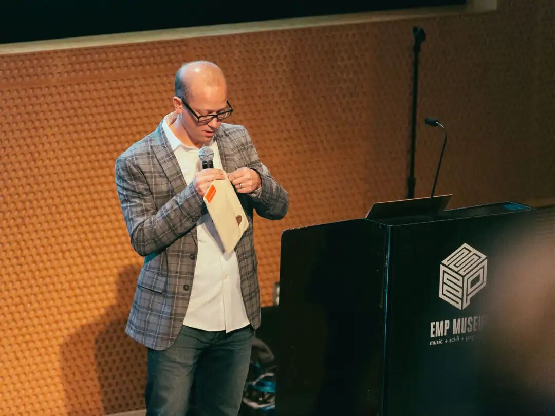 杰·内茨教授在演讲