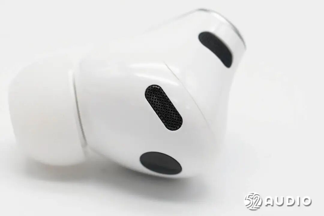 耳机内侧调音孔