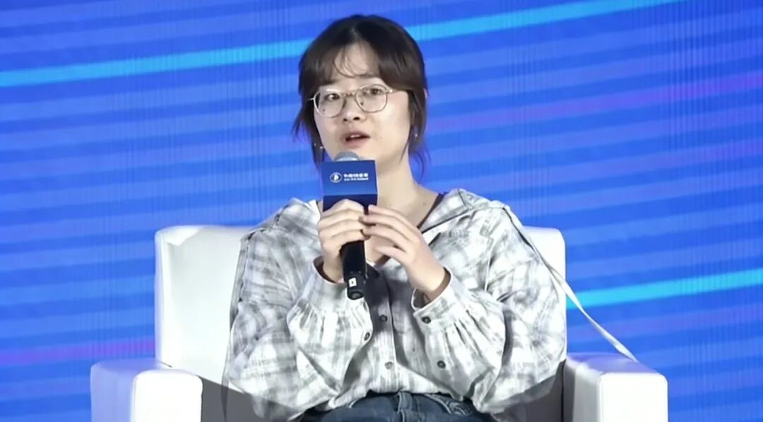 小米MiMo大模型负责人罗福莉在圆桌会议上发言