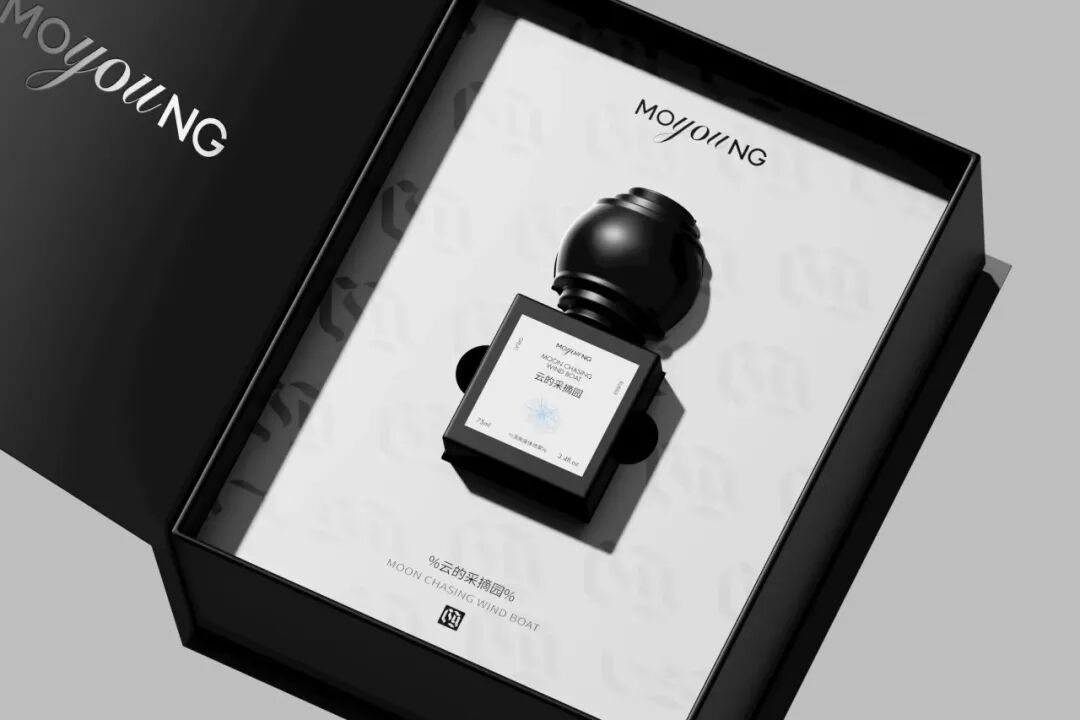 黑色礼盒开箱状态