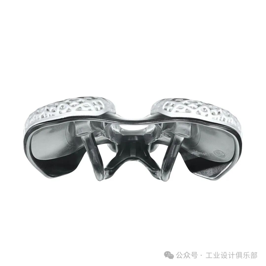 复杂镂空花纹的金属质感坐垫俯视图