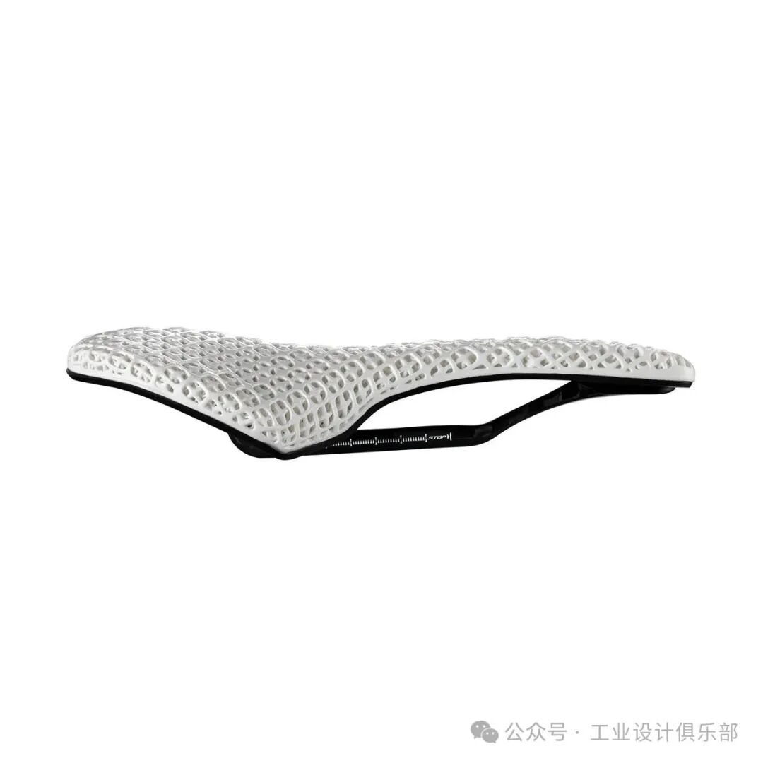 白色3D打印坐垫底部视角，印有SLI 3D字样