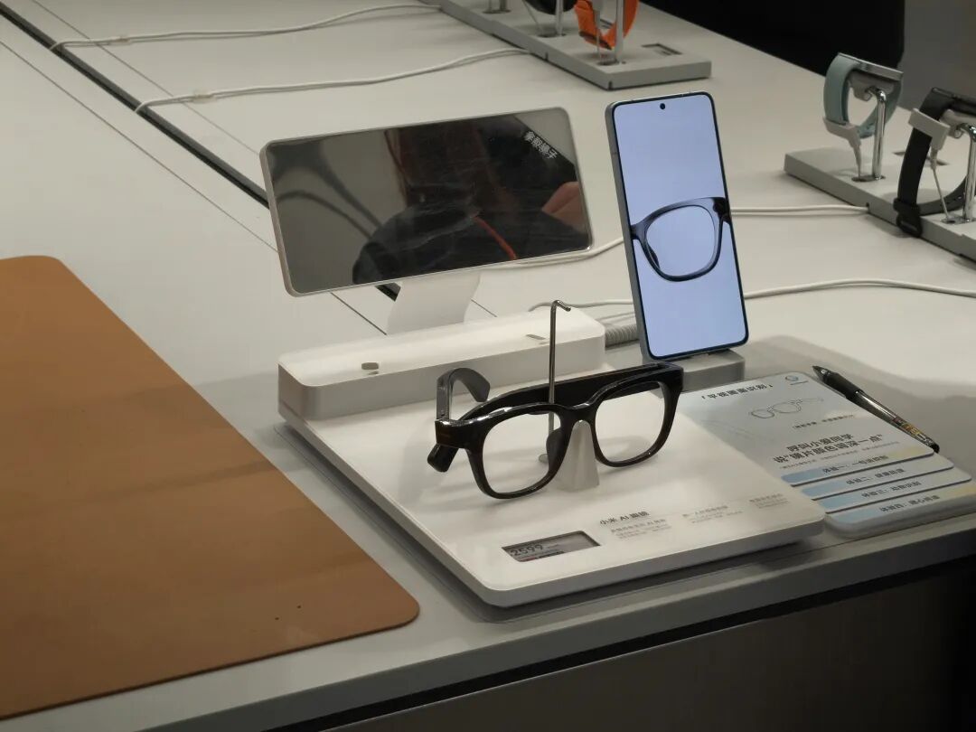 小米智能眼镜展示图