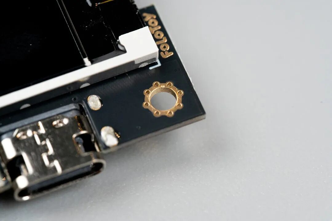 PCB USB-C 沉板连接器特写