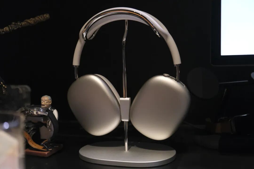 AirPods Max悬挂展示