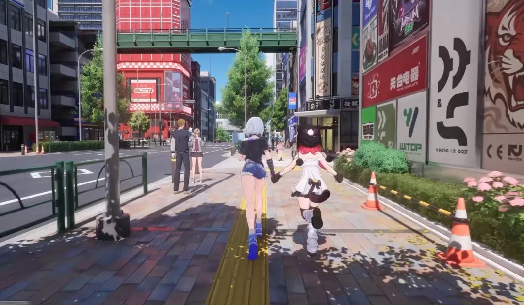 异环游戏截图：两名动漫风格女性角色在城市街道上手牵手奔跑