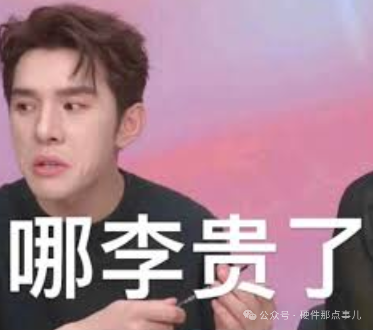 一位年轻男性面露困惑，背景为粉紫色渐变