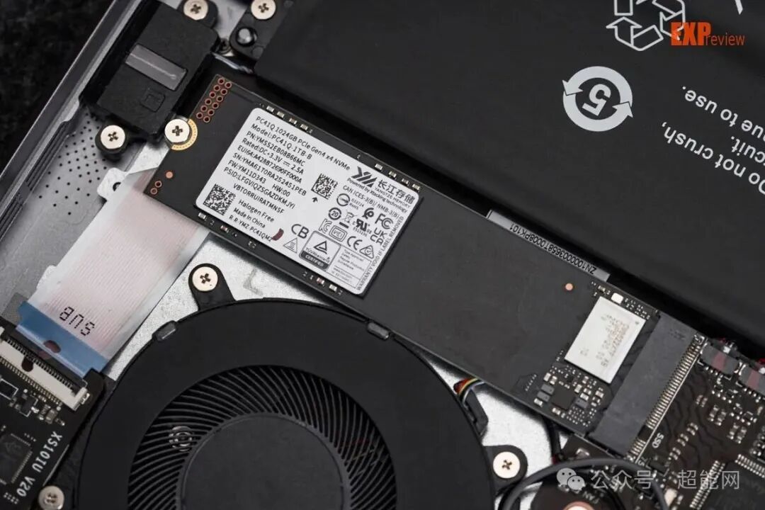 长江存储PC410 1TB SSD特写