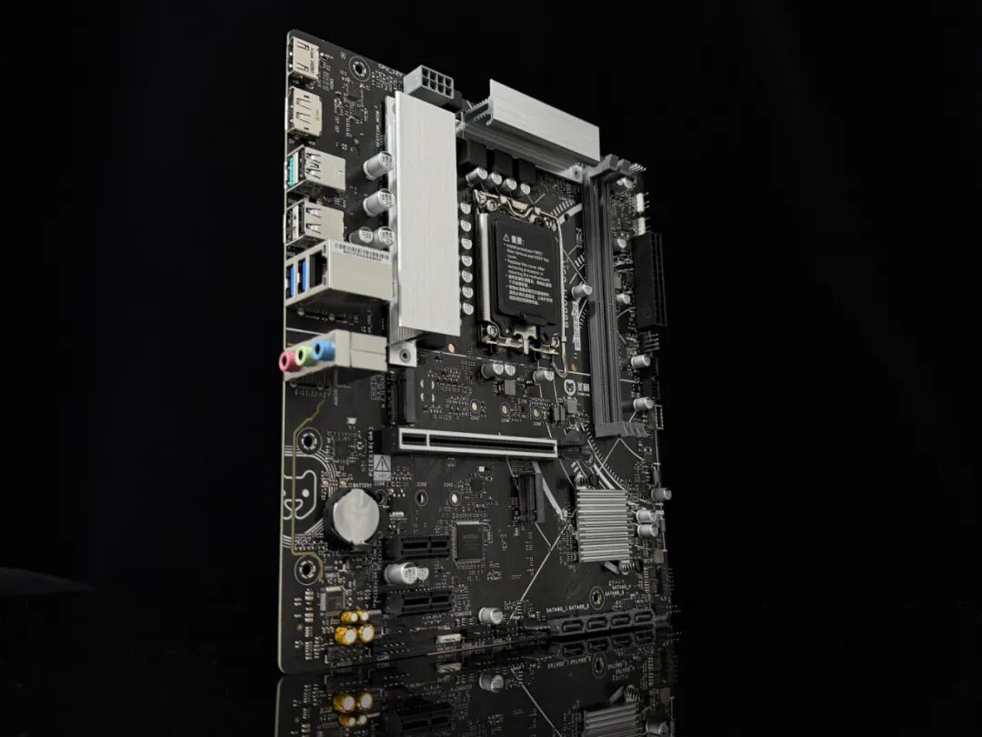 主板型号与接口标注图