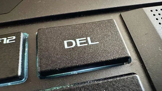 键盘删除键特写：DEL键象征破坏性操作