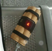 仿炸弹造型的充电宝特写