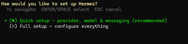 黑色背景的终端界面，显示Hermes设置选项菜单，包含绿色高亮的推荐快速设置选项和灰色的完整设置选项，上方有操作提示文字说明导航与选择方式。