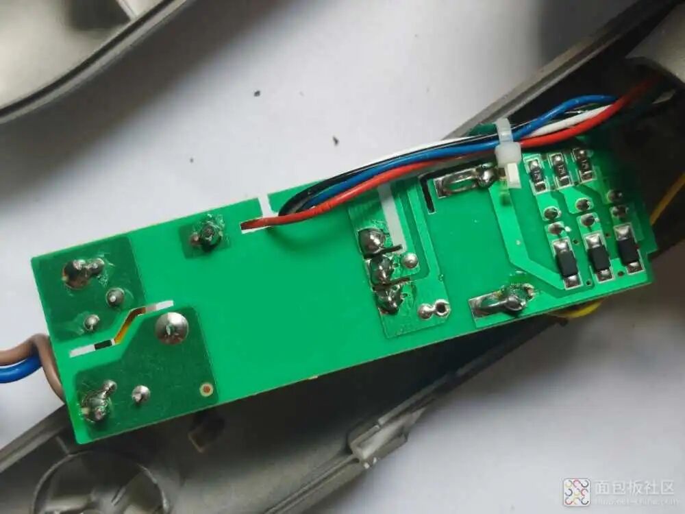 主控板背面走线
