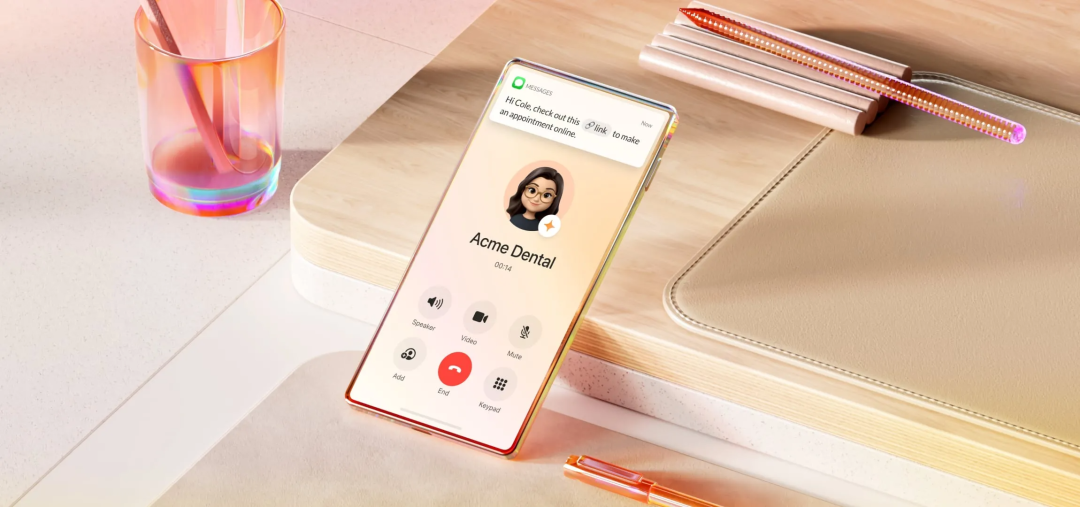 现代办公桌上的智能手机