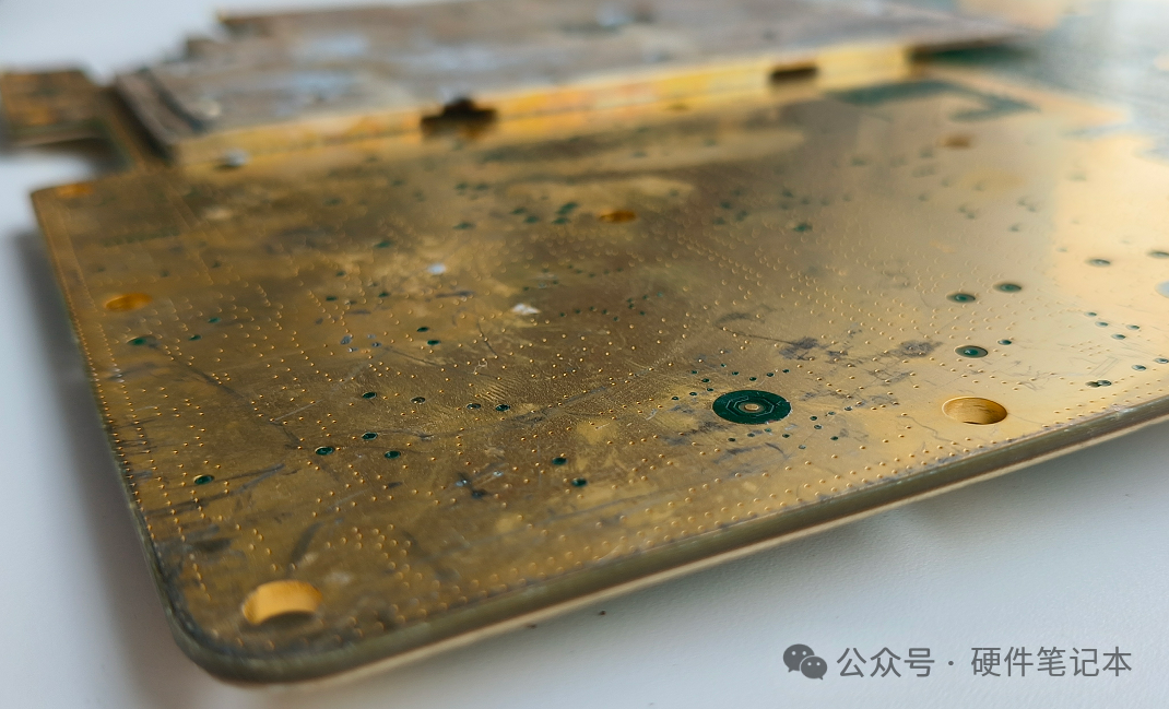 主板背面焊点与用料