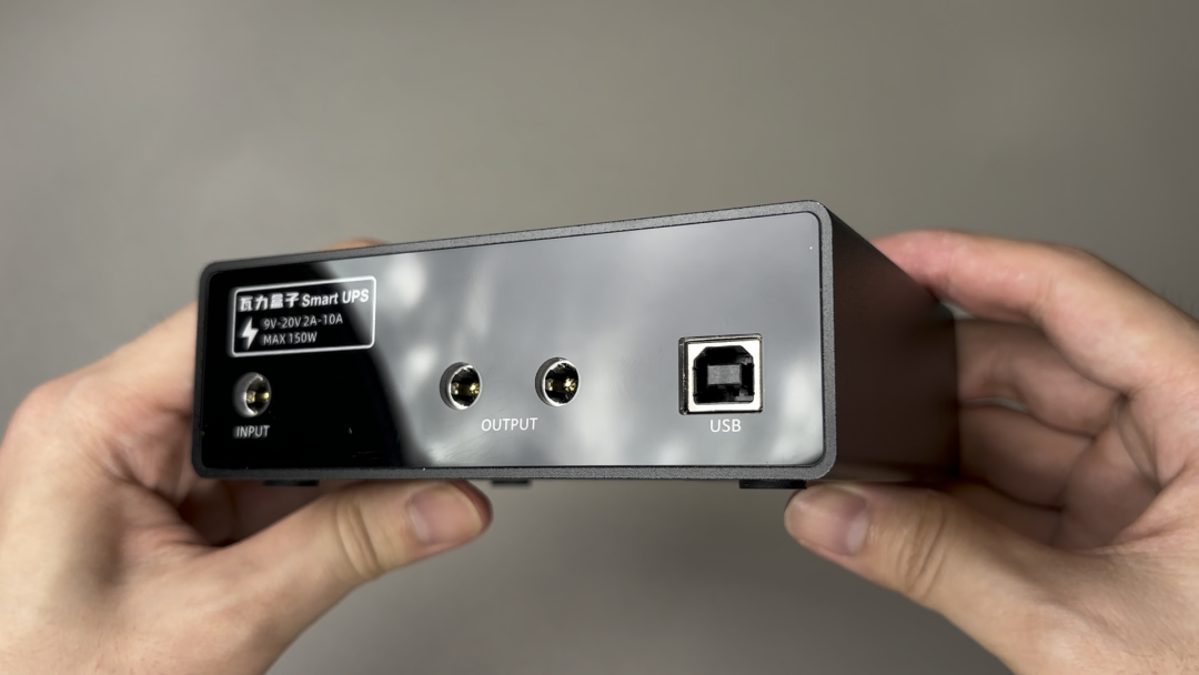 W150背面接口另一视角