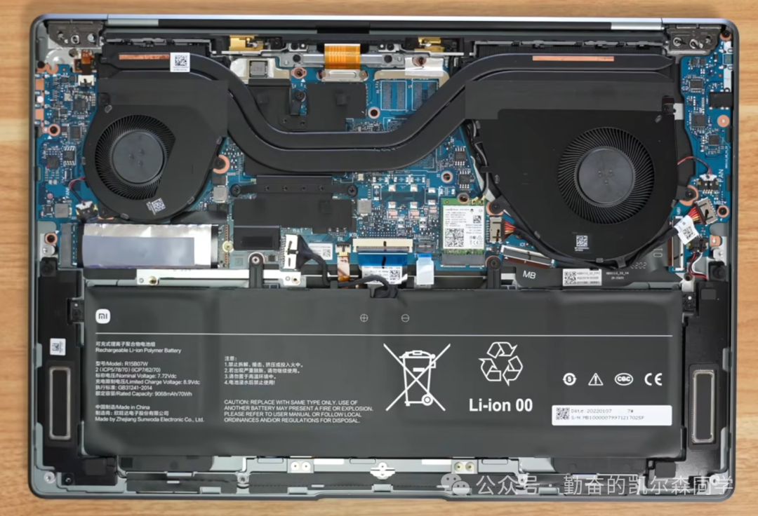 小米Book Pro 16 2022内部结构及电池特写