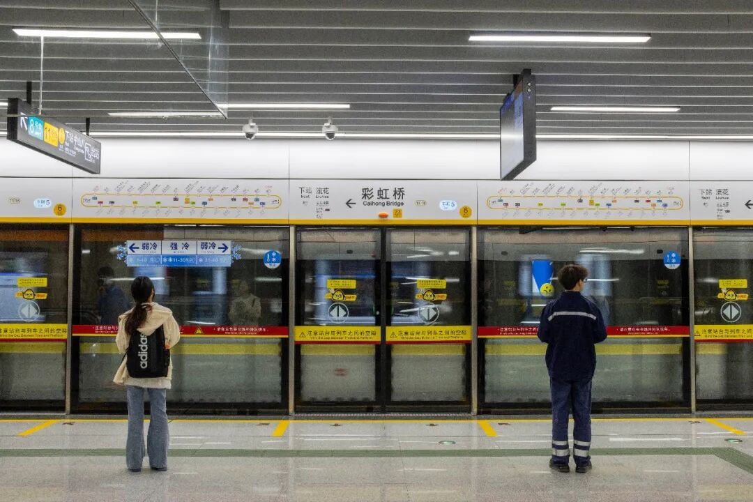 广州地铁彩虹桥站站台与屏蔽门