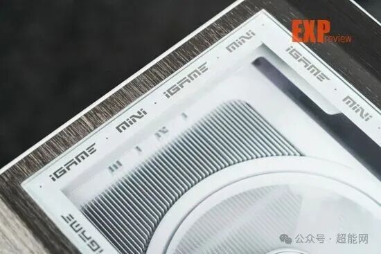 机箱内部iGAME mini标识特写