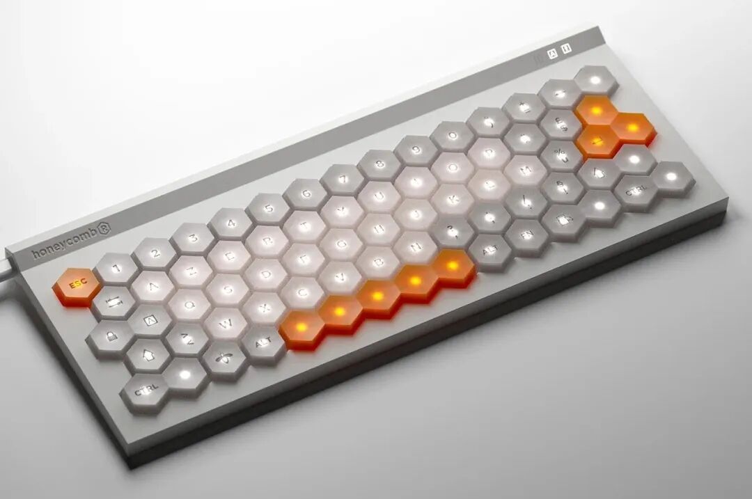 灰白色蜂窝状键盘橙色高亮按键设计图