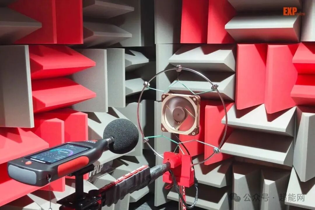 声学实验室中的风扇噪音测试