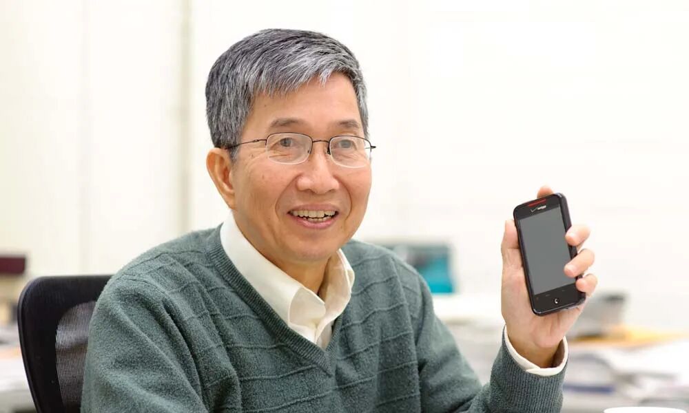 OLED发明人邓青云肖像