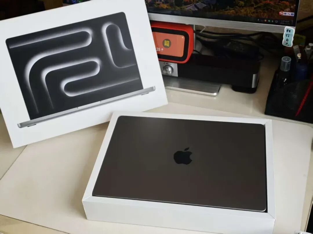 MacBook Pro M3版开箱图