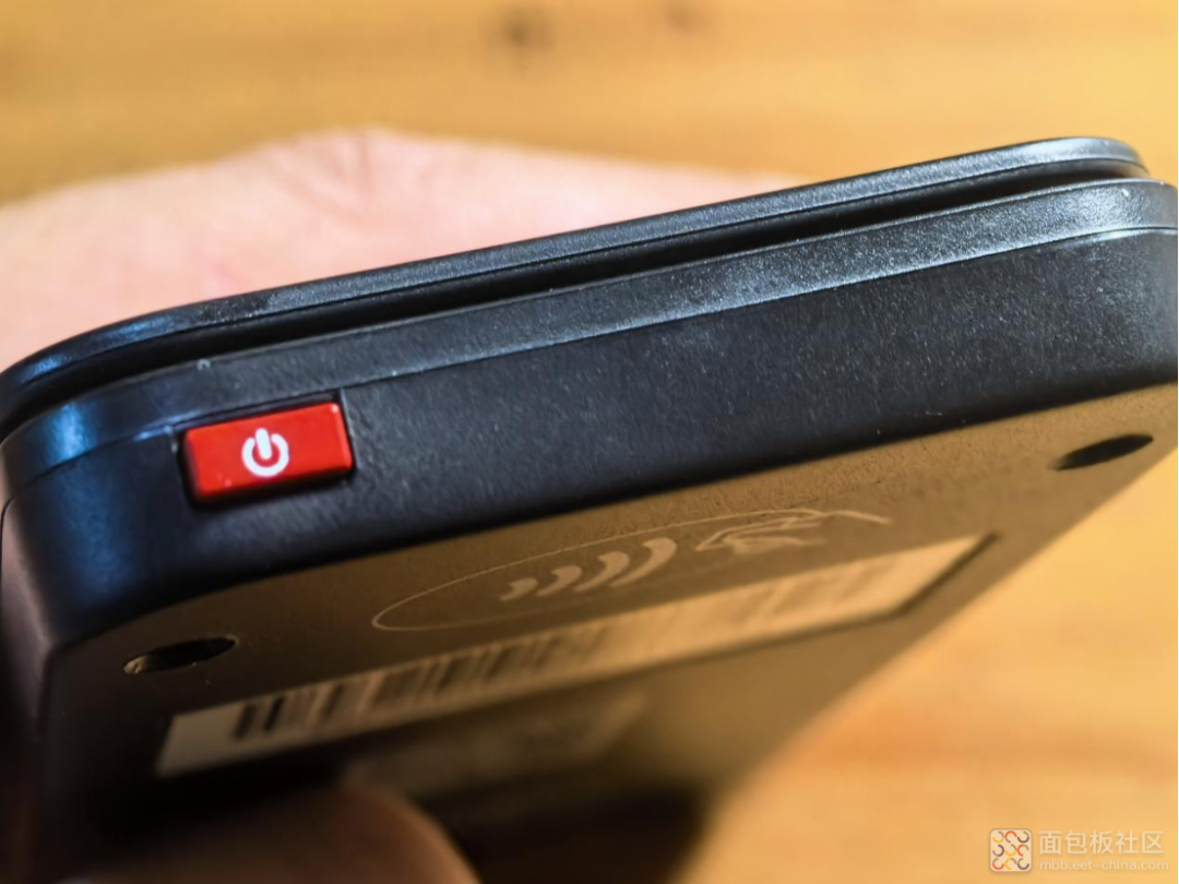 POS机顶部电源键特写