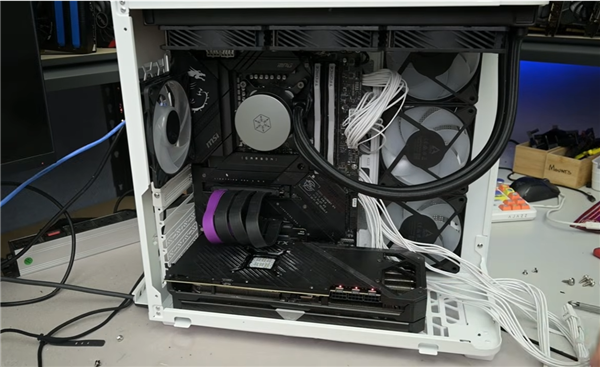 开放式PC机箱显卡位置调整实验