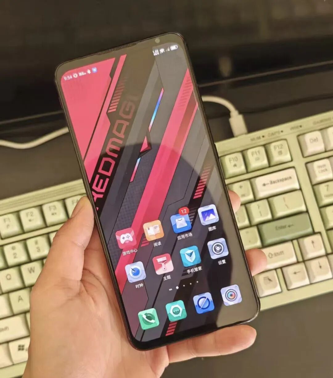 红魔6手机正面屏幕显示