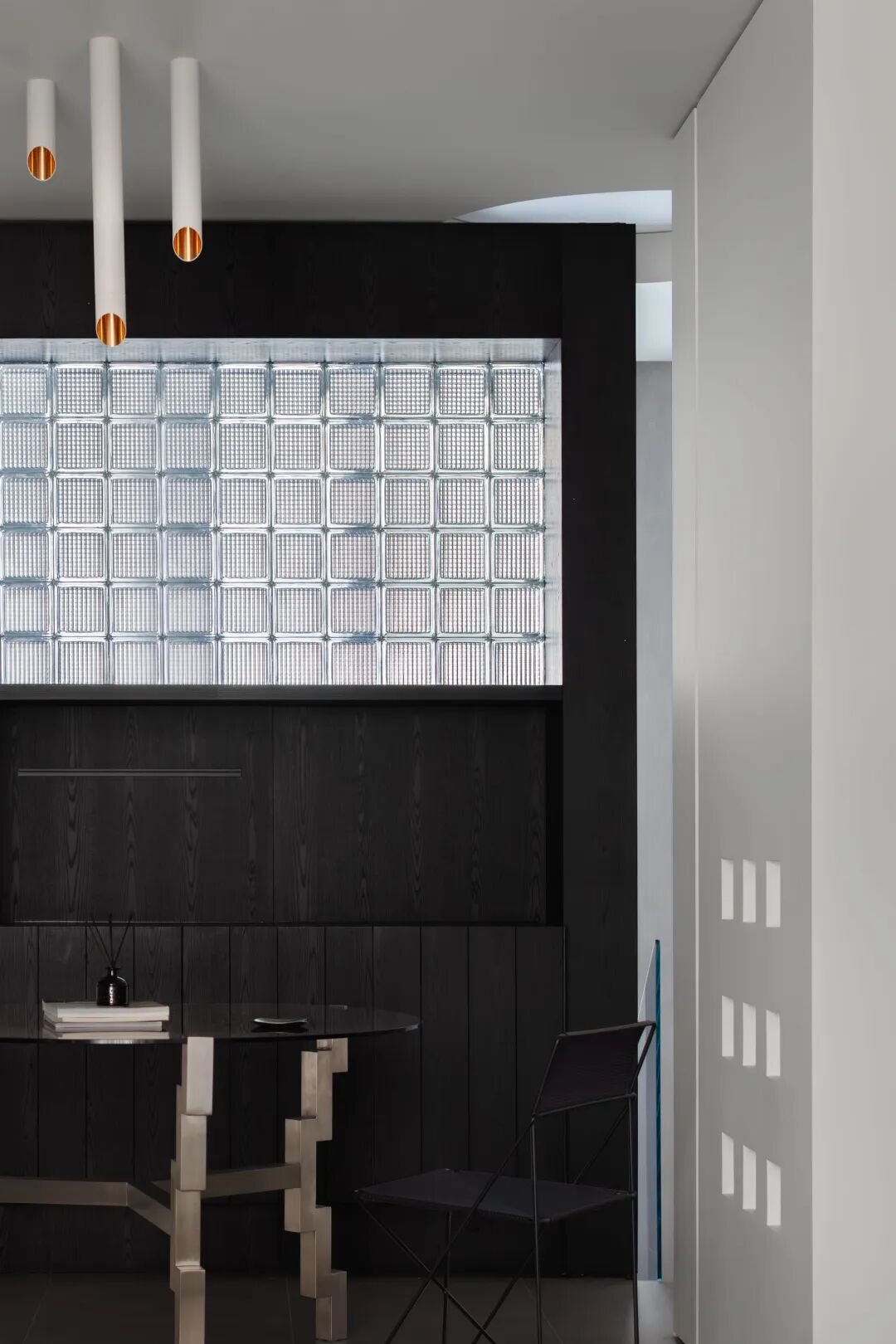 水吧区与玻璃砖隔断