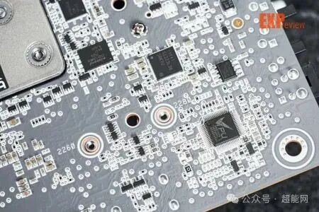 主板后置I/O电路板特写