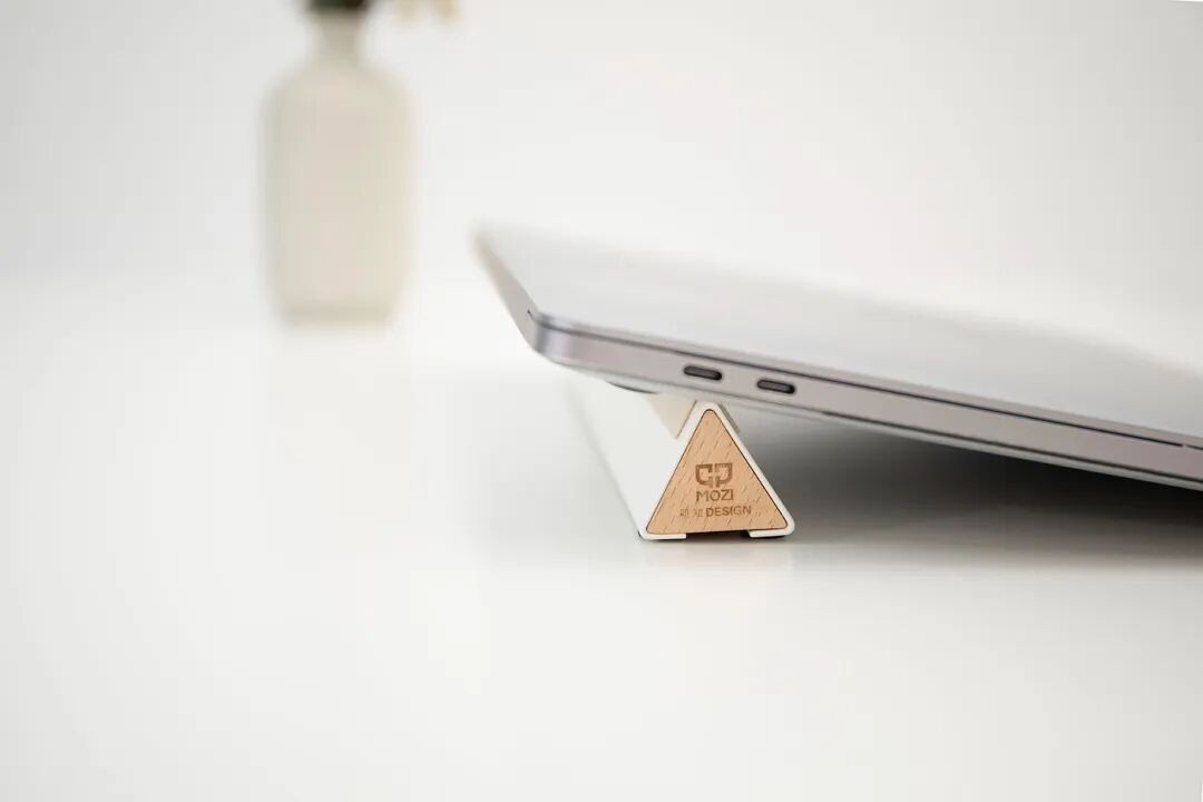 笔记本电脑使用MOZI支架