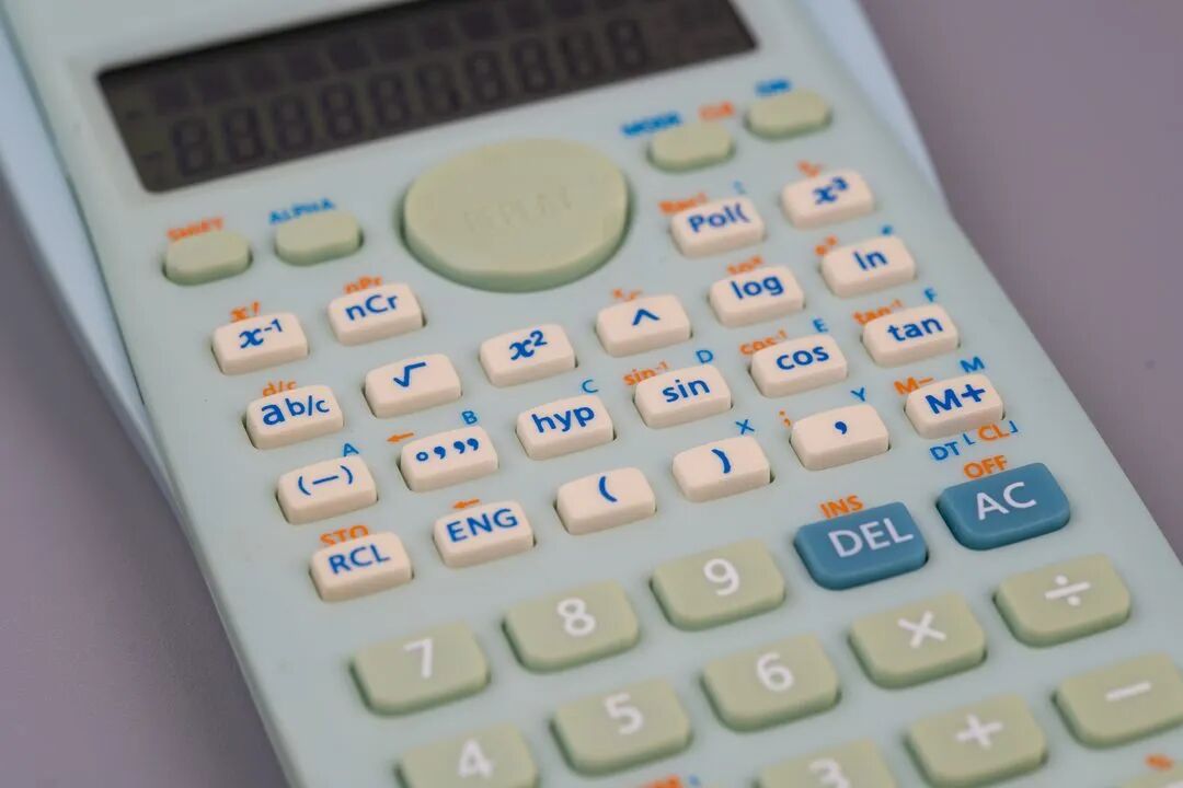 科学计算器键盘特写与函数按键
