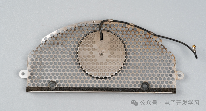 带有天线的金属屏蔽栅格