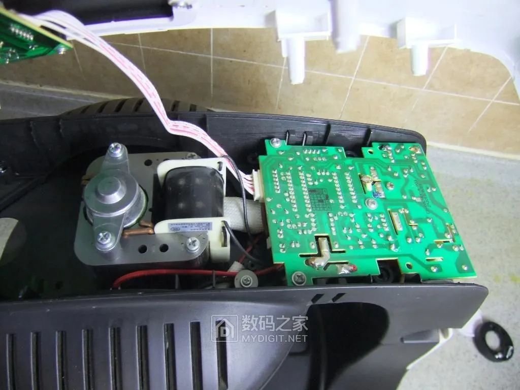 主电路板与散热风扇电机