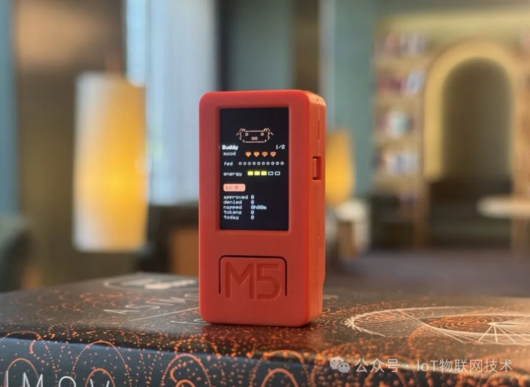 橙色M5设备显示Buddy桌面宠物界面