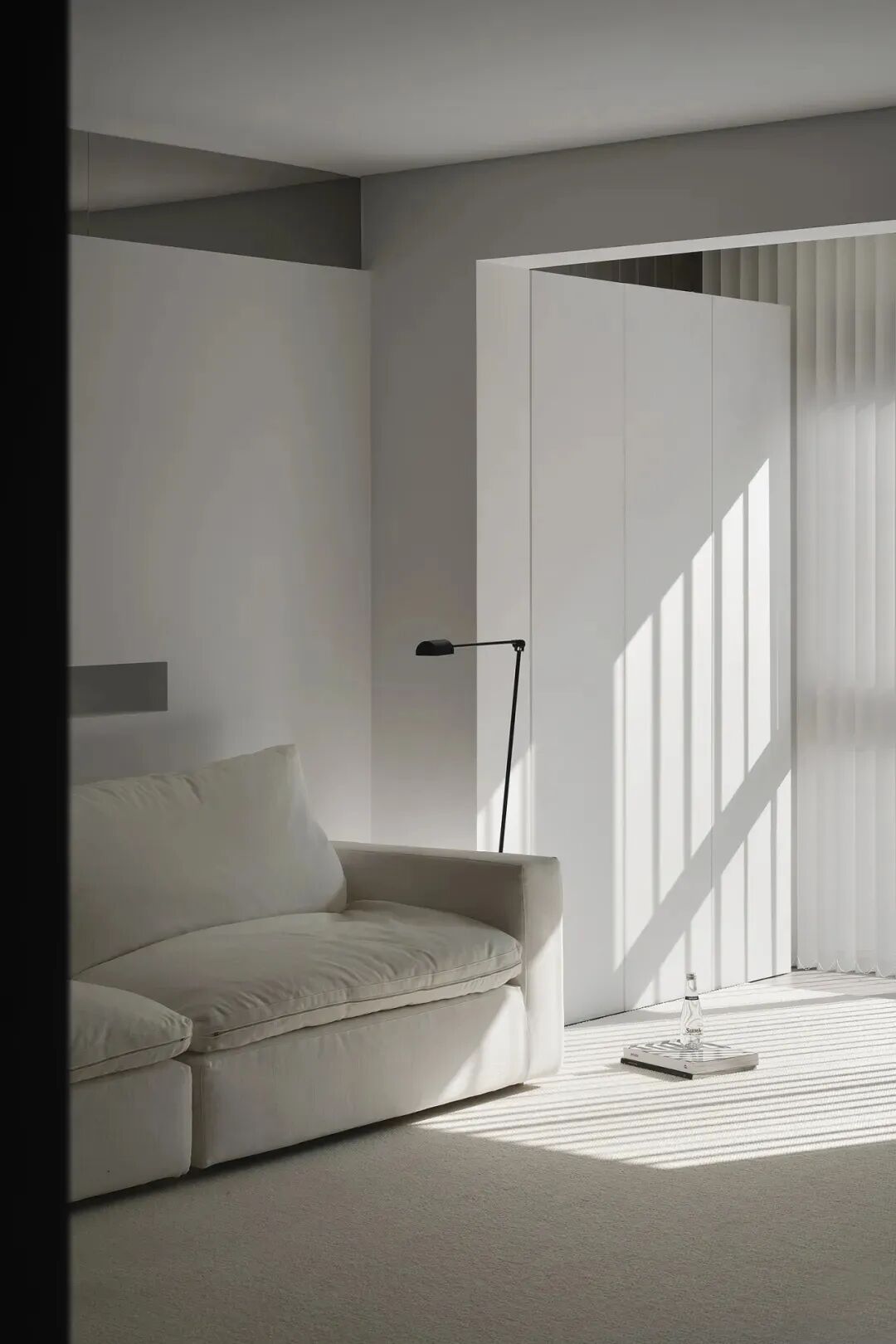 客厅沙发区光影细节