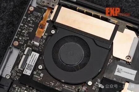 MTT AIBOOK内部散热风扇与铜管