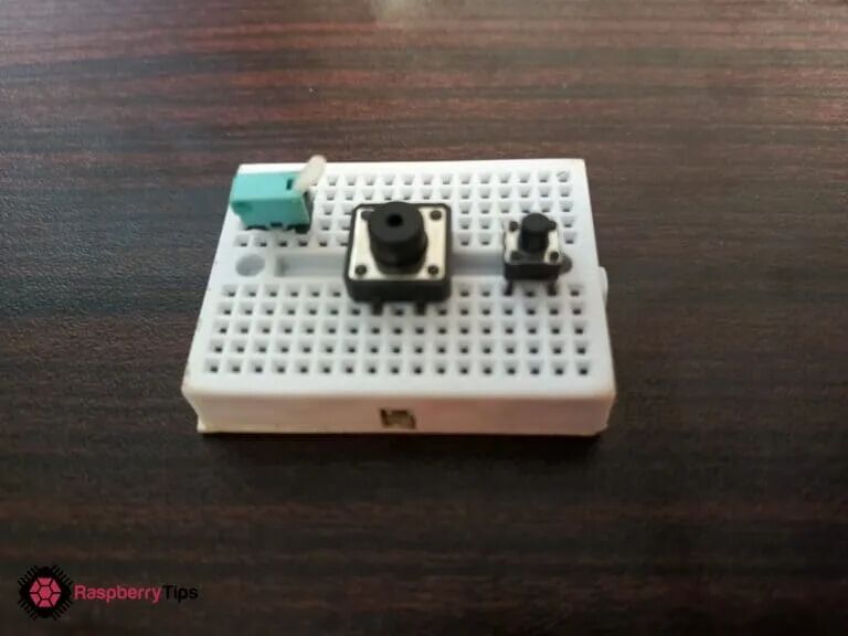 面包板上的拨动开关与按钮开关