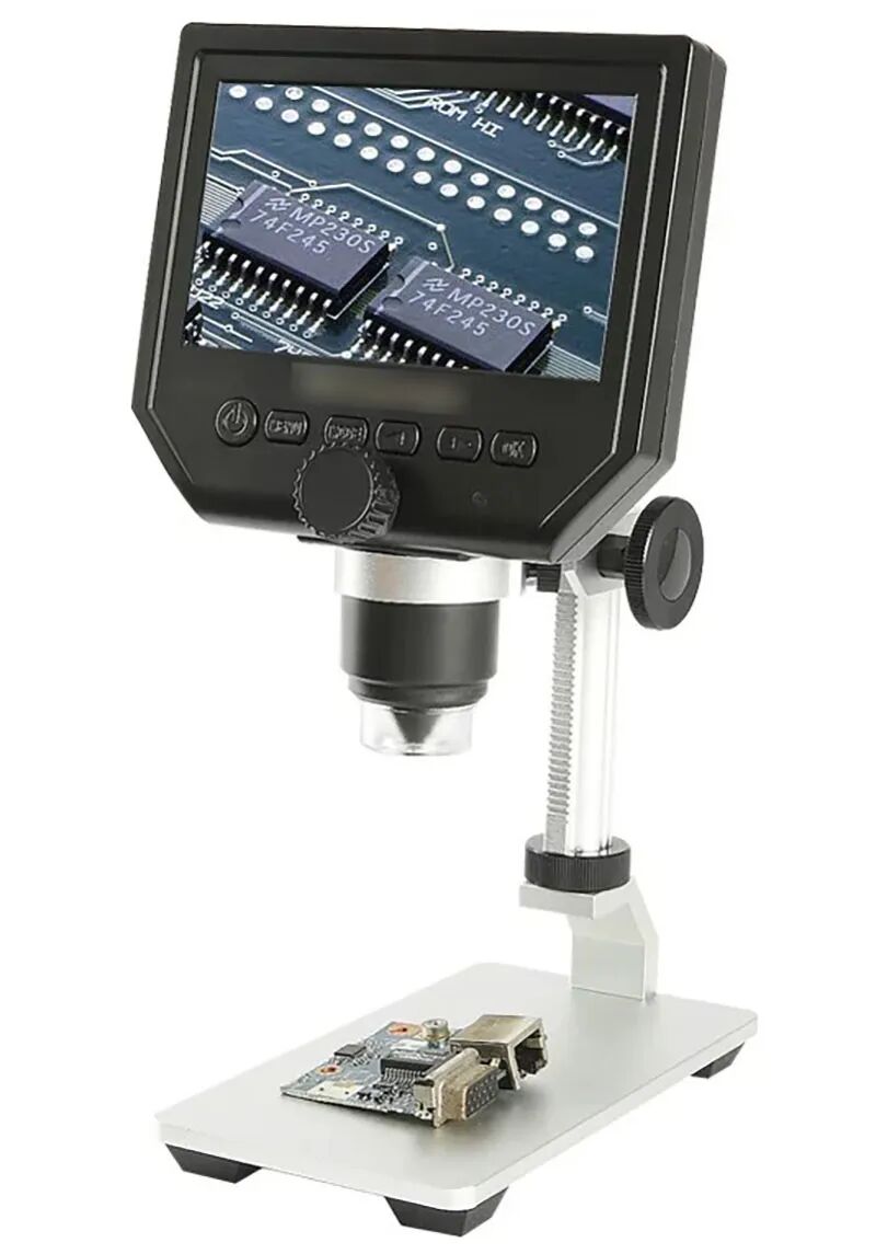 一台专业的电子显微镜正在观察电路板