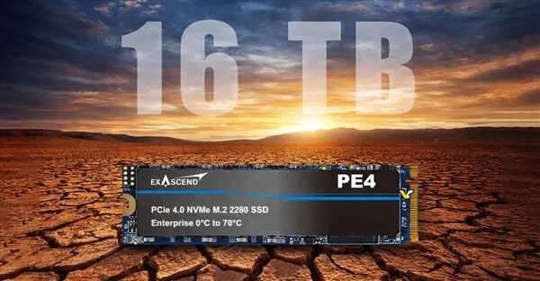 展示16TB Exascend PE4系列企业级SSD的宣传图，背景为荒漠日落