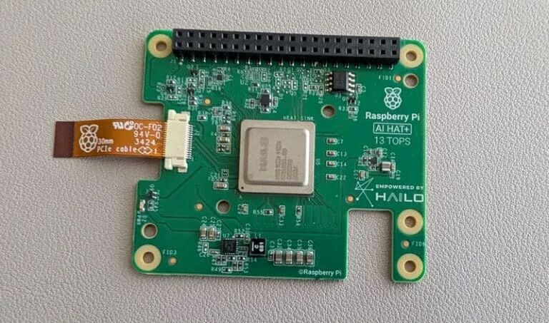 树莓派AI HAT+ 13 TOPS扩展板实物图