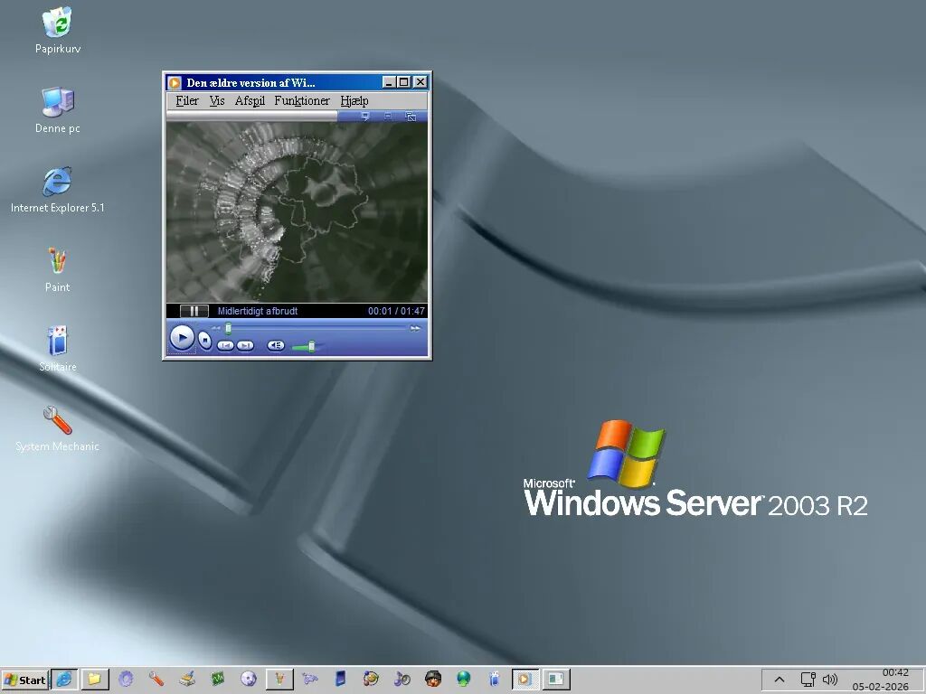 Windows Server 2003 R2桌面截图,展示服务器版系统环境