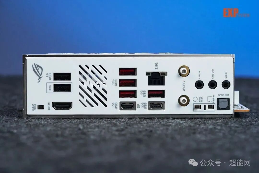 主板后置I/O接口特写