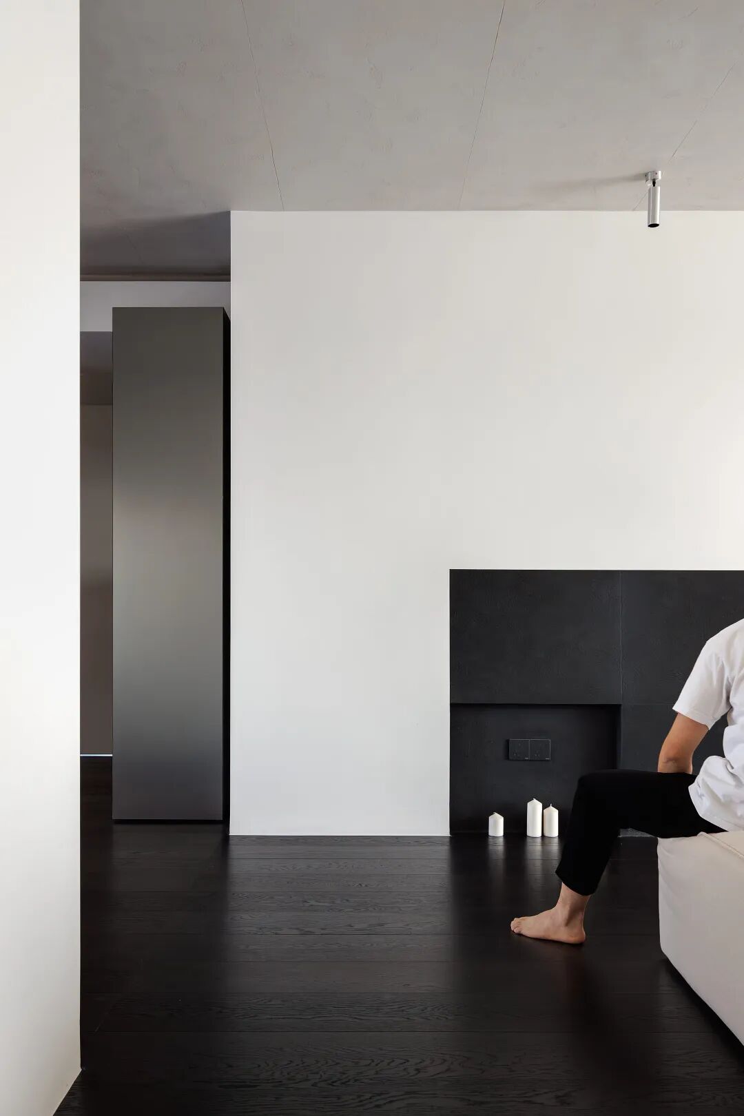 客厅隐形收纳墙