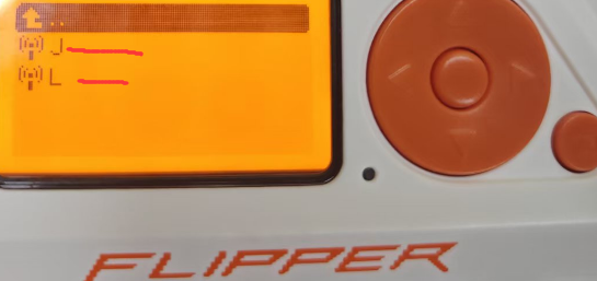 Flipper Zero屏幕显示两个箭头图标，表示操作方向