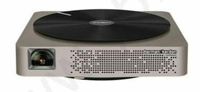 harman/kardon联名款极米Z4 Aurora投影仪,顶部放置黑胶唱片
